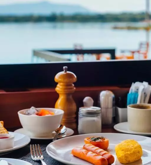 هتل The Riviera Champasak