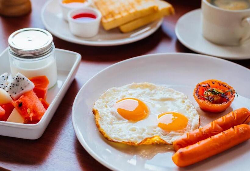 هتل The Riviera Champasak