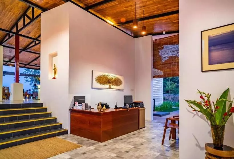 هتل The Riviera Champasak