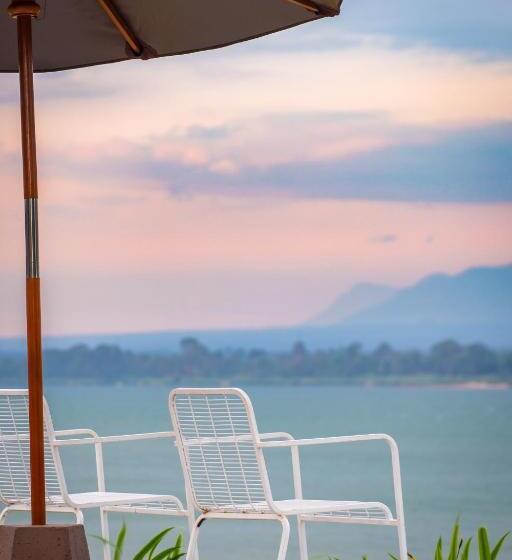 هتل The Riviera Champasak