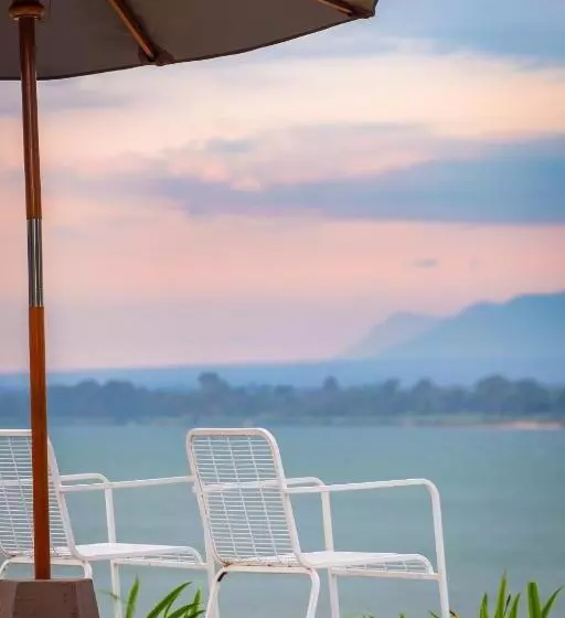 هتل The Riviera Champasak