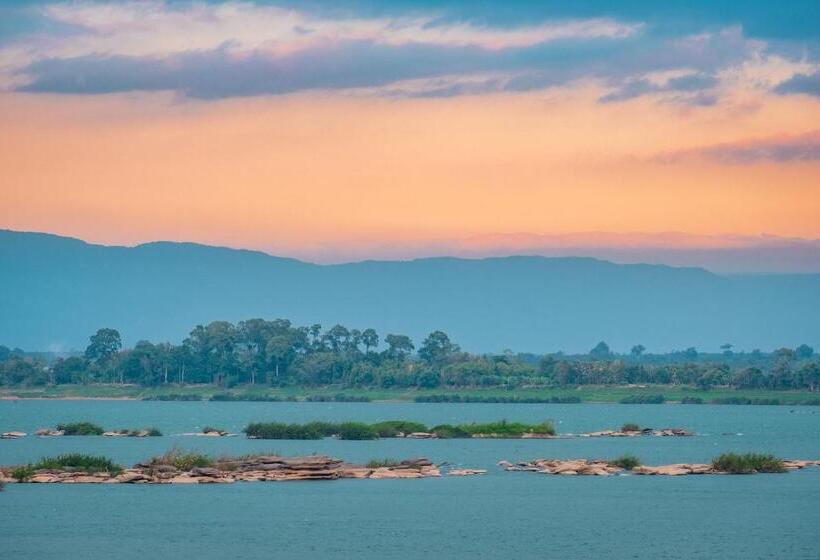 هتل The Riviera Champasak