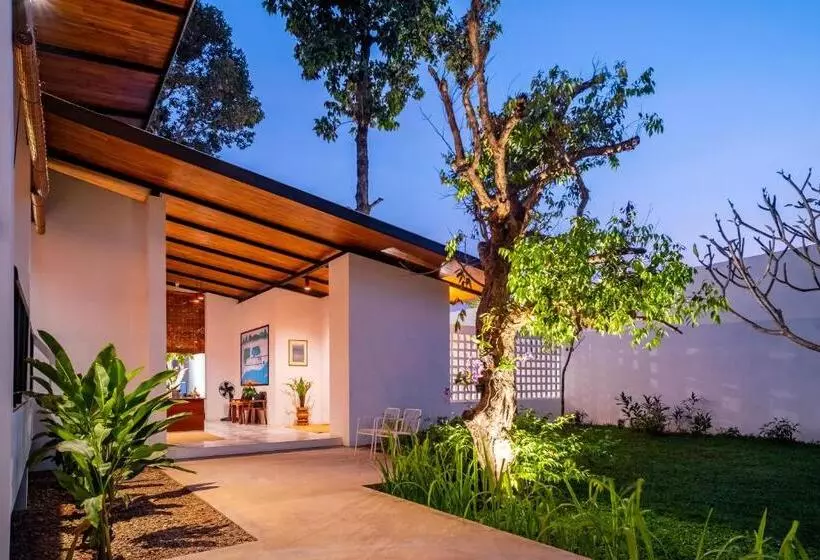 هتل The Riviera Champasak