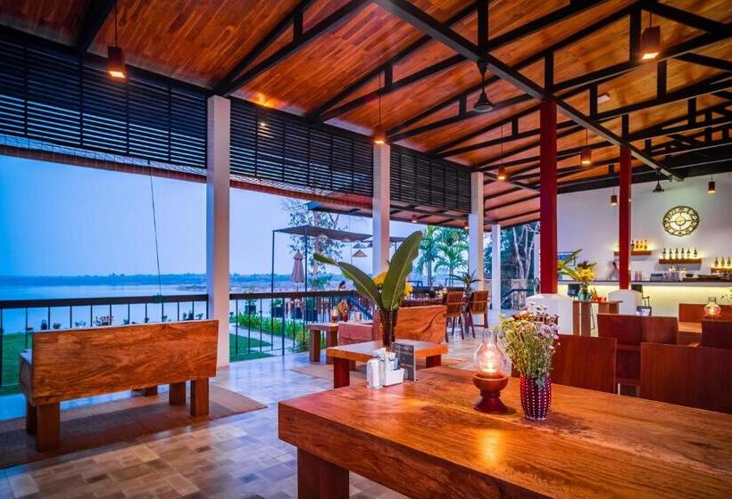 هتل The Riviera Champasak