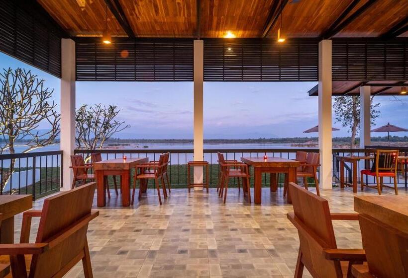 هتل The Riviera Champasak