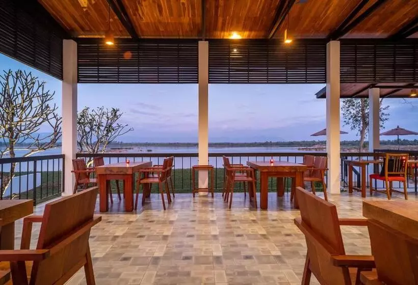 هتل The Riviera Champasak