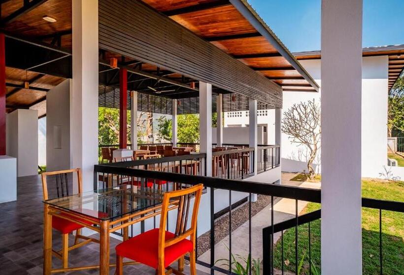 هتل The Riviera Champasak