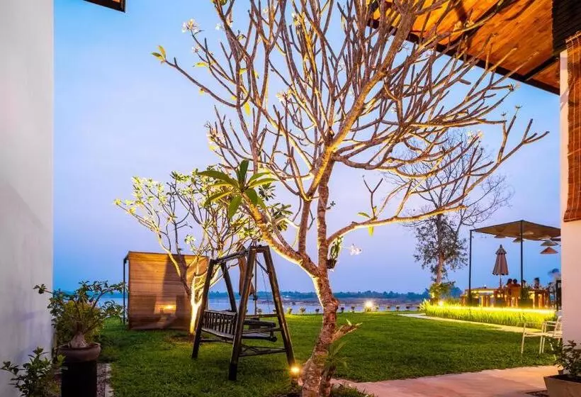 هتل The Riviera Champasak