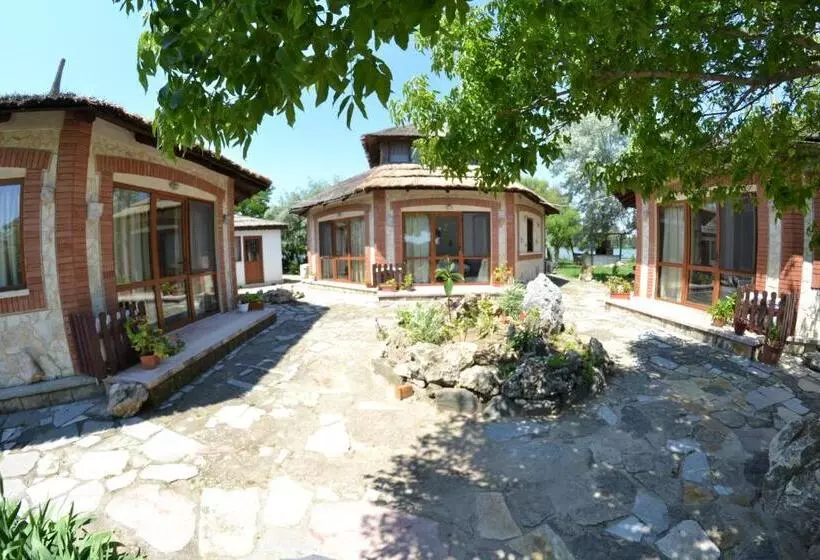 Pensión Complex Amazon