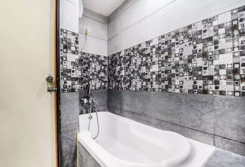 Fabhotel Royal Residency Sama  Savli Rd