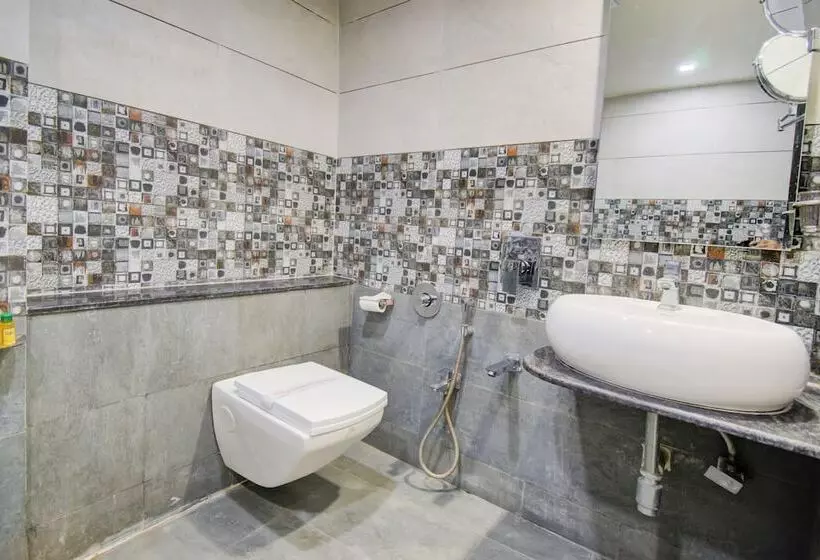 Fabhotel Royal Residency Sama  Savli Rd