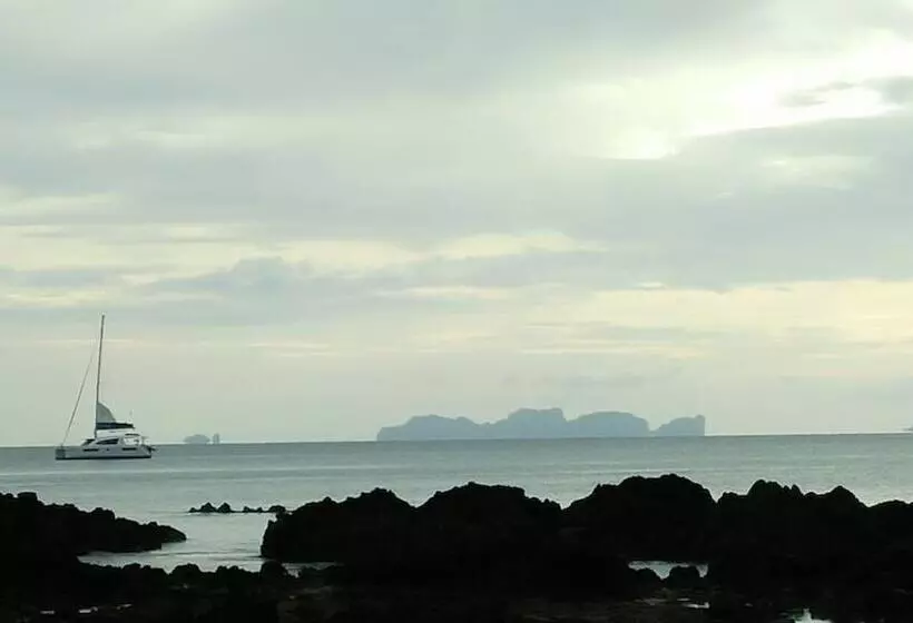 Hotelli Kohjum Sea Beach Resort