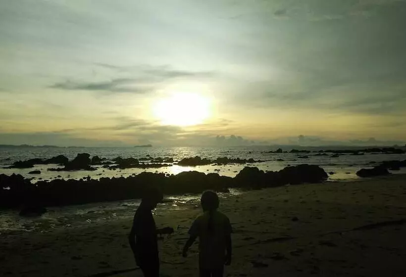 Hotelli Kohjum Sea Beach Resort