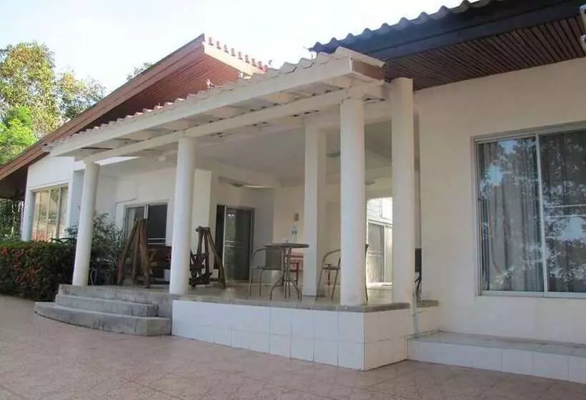 Hotelli Kohjum Sea Beach Resort