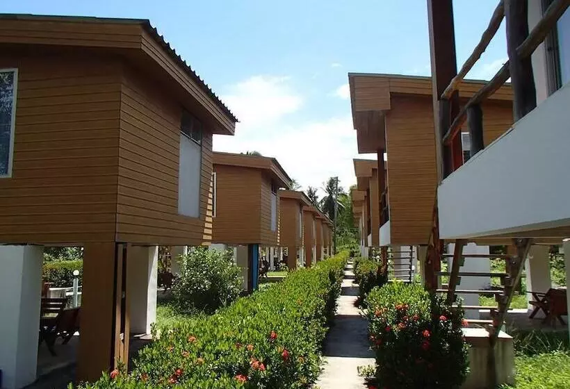 Hotelli Kohjum Sea Beach Resort