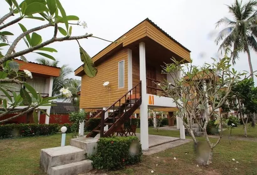 Hotelli Kohjum Sea Beach Resort