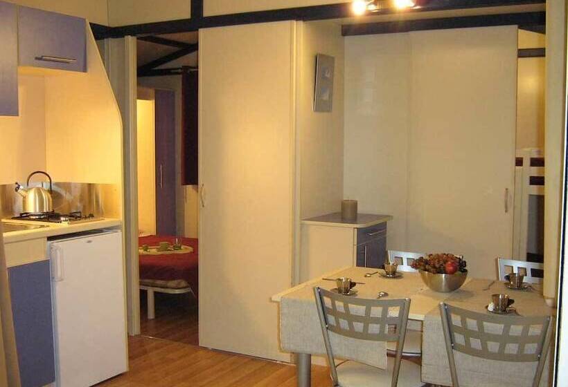 فندق Camping Les Tilleuls Chalets