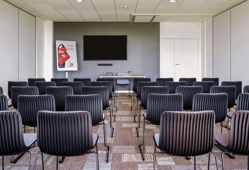 בית מלון כפרי Ibis Gonesse