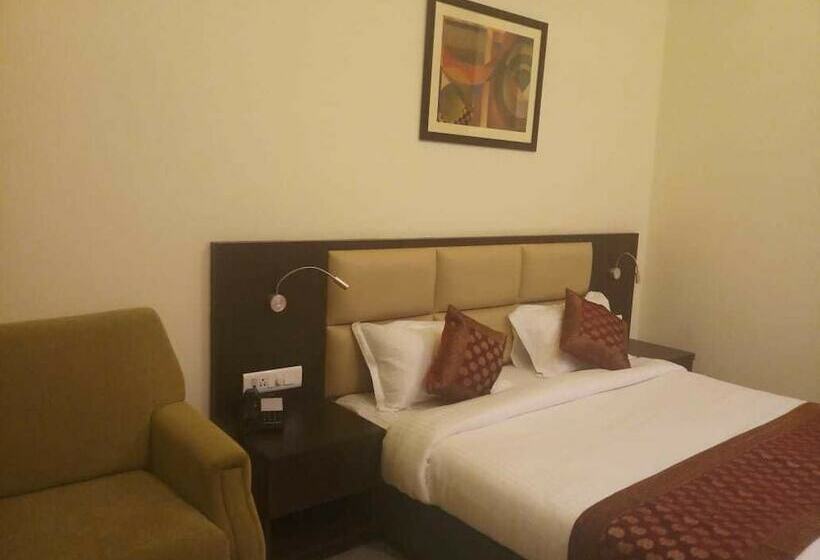 בית מלון כפרי Sarovar Grand