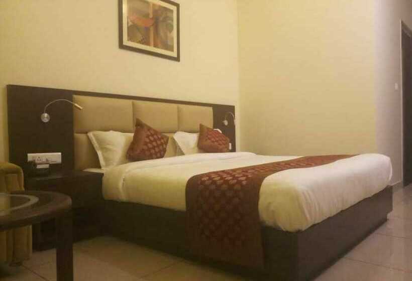 בית מלון כפרי Sarovar Grand