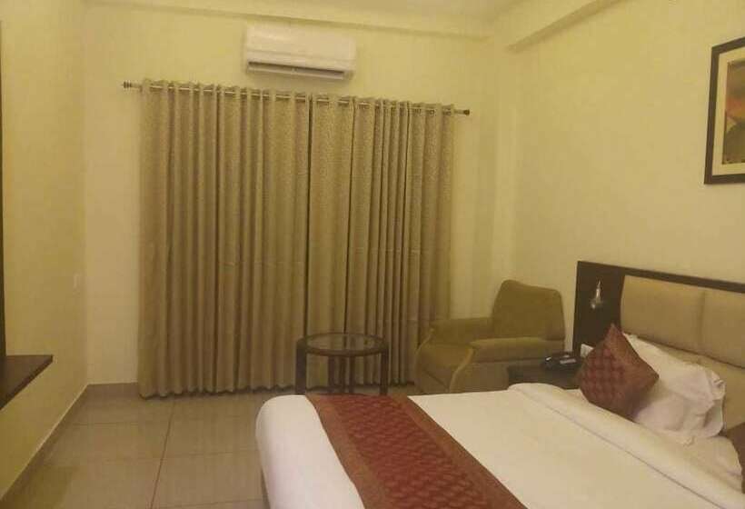 בית מלון כפרי Sarovar Grand