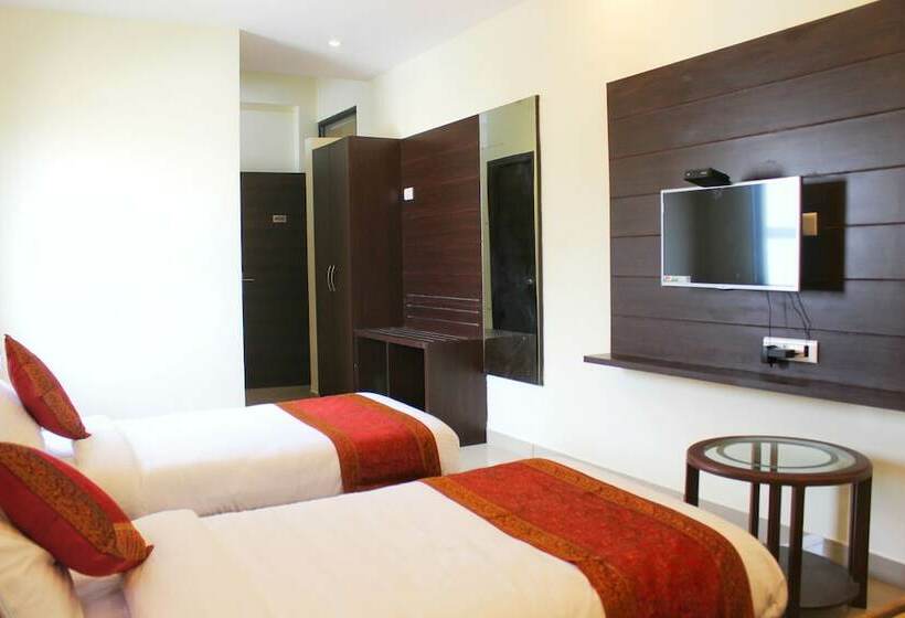 בית מלון כפרי Sarovar Grand