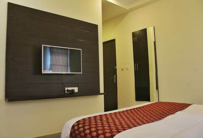 בית מלון כפרי Sarovar Grand