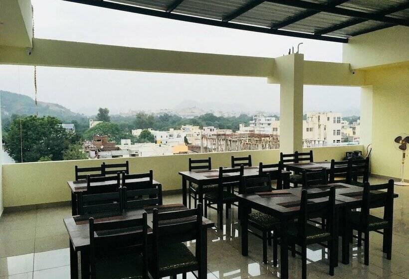 בית מלון כפרי Sarovar Grand