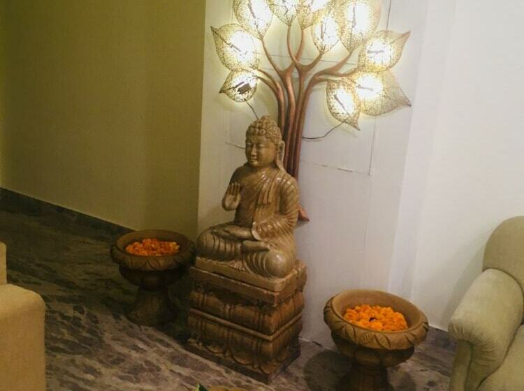 בית מלון כפרי Sarovar Grand