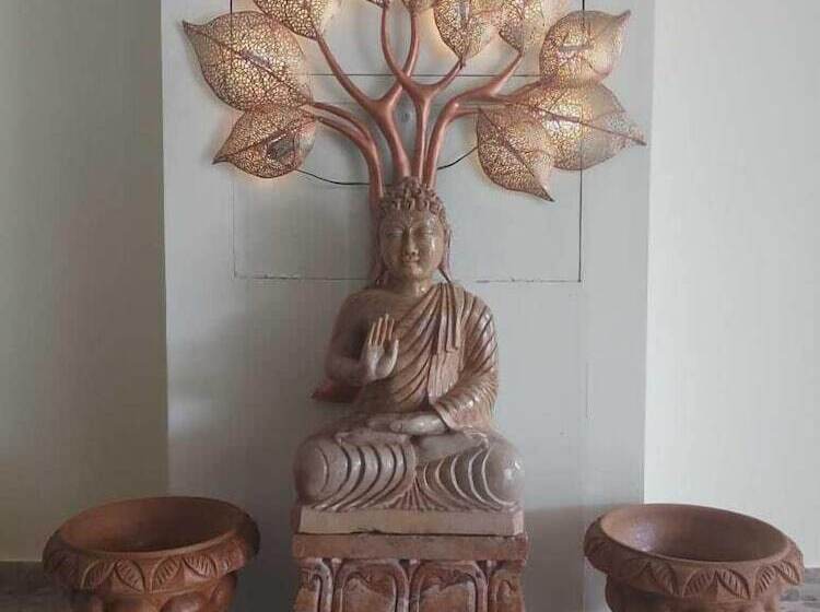 בית מלון כפרי Sarovar Grand