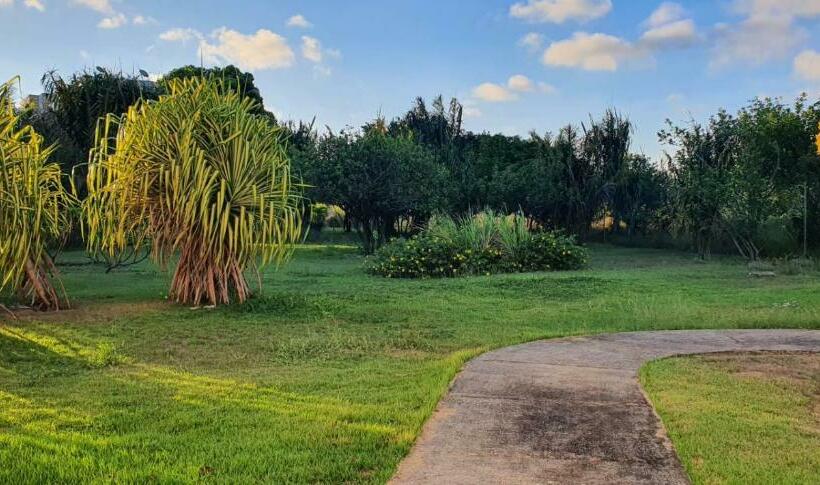 استراحتگاه Iloa Condo