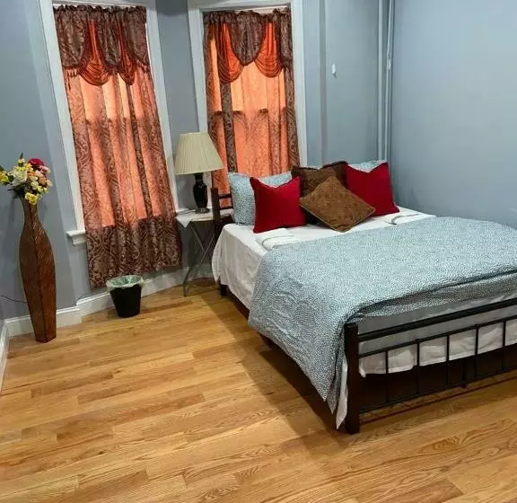 Majatalo A Spacious Room In Queens