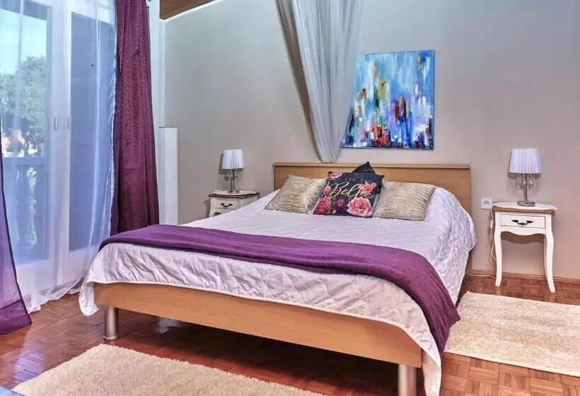 پانسیون Guest House Villa Ines   Annex