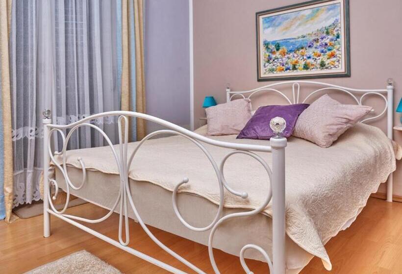 بنسيون Guest House Villa Ines   Annex