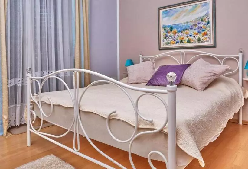 پانسیون Guest House Villa Ines   Annex