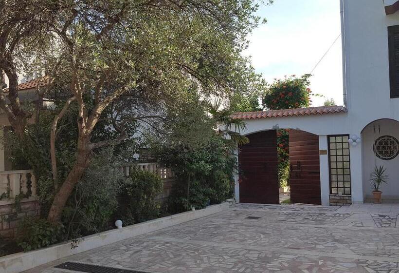بنسيون Guest House Villa Ines   Annex