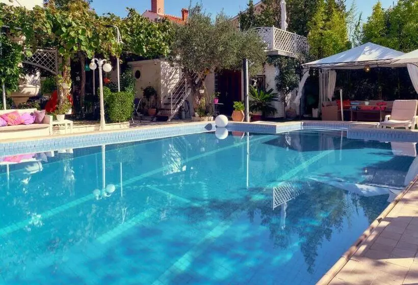 پانسیون Guest House Villa Ines   Annex