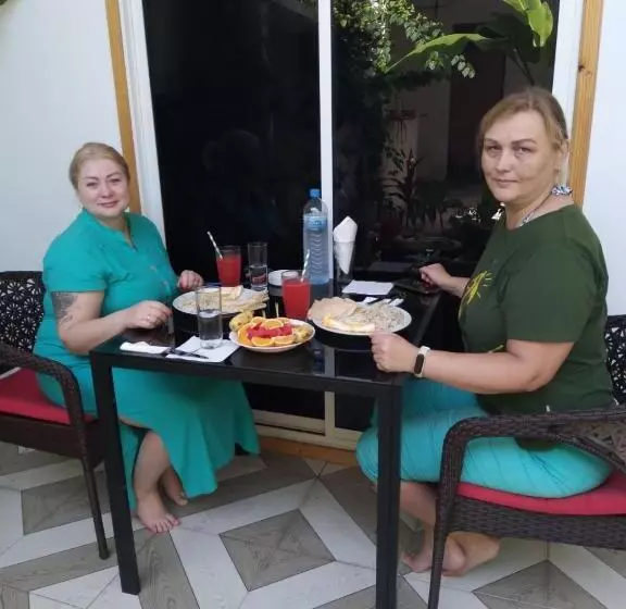 پانسیون Thoddoo Haisha Inn, Maldives