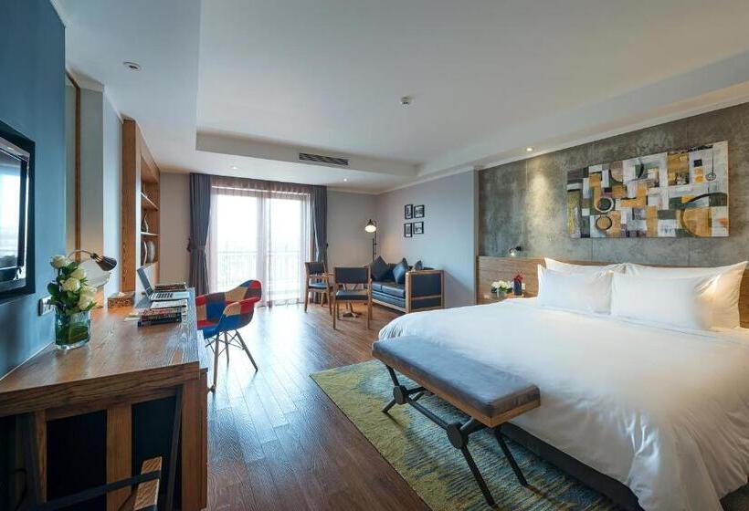 Bespoke Trendy Hotel Hanoi