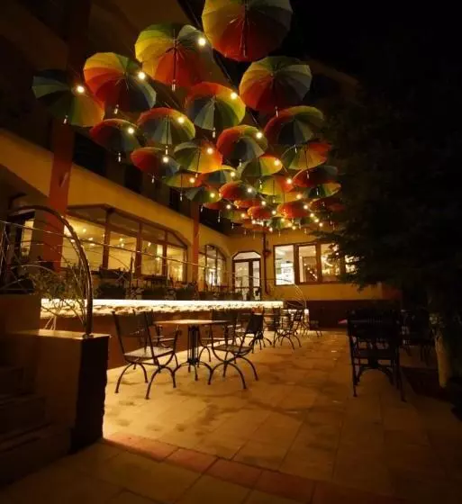 هتل Complex Marinn Costinesti