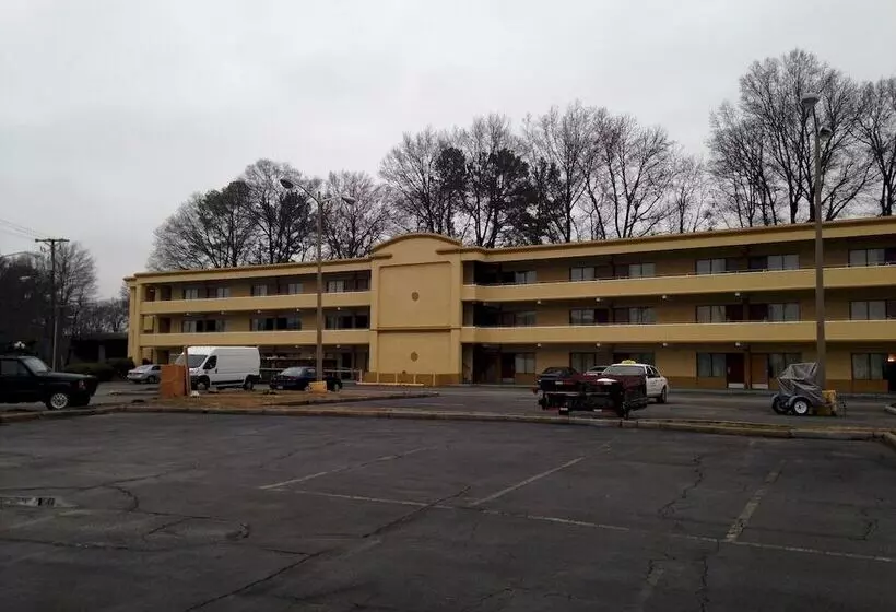 Отель Diamond Inn & Suites