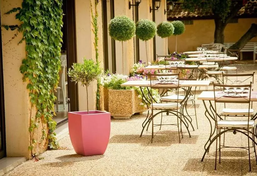 Отель Hôtel Côté Ventoux