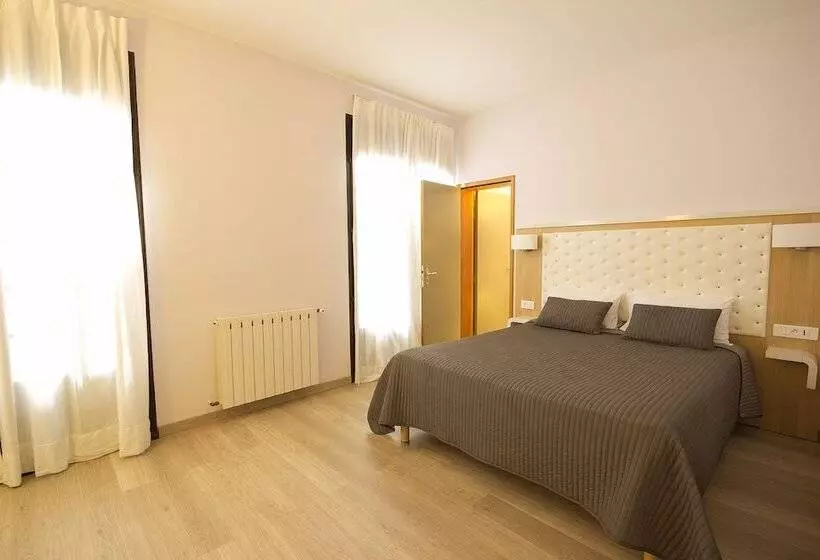 Отель Hôtel Côté Ventoux