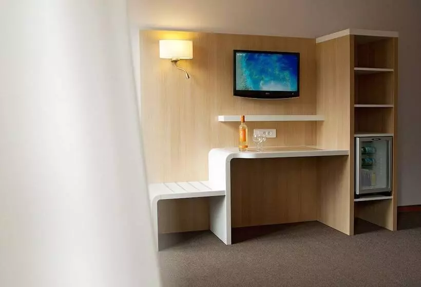 Отель Hôtel Côté Ventoux