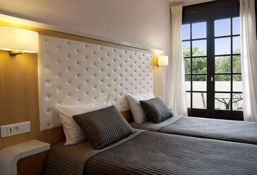 Отель Hôtel Côté Ventoux