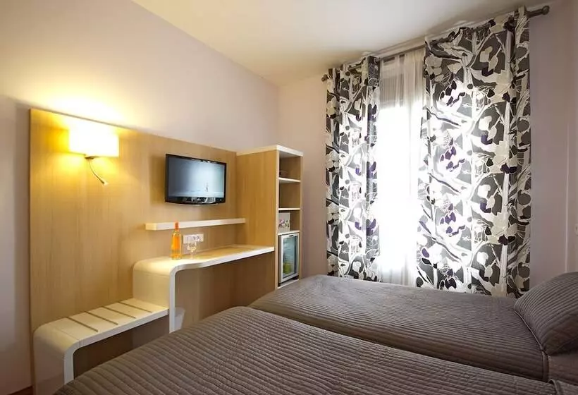 Отель Hôtel Côté Ventoux