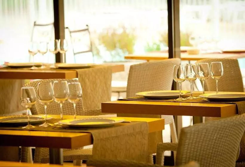 Отель Hôtel Côté Ventoux