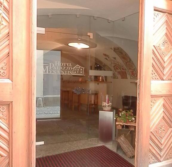 בית מלון כפרי Palazzo Mysanus Samedan
