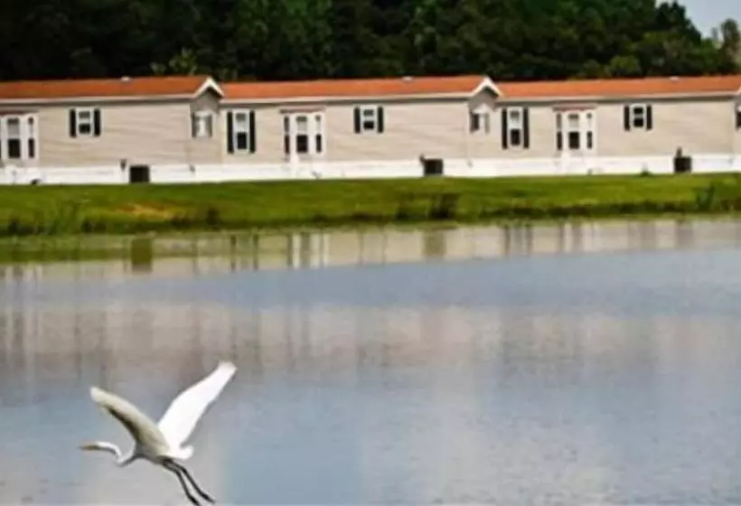 فندق Red Shoes Rv Park