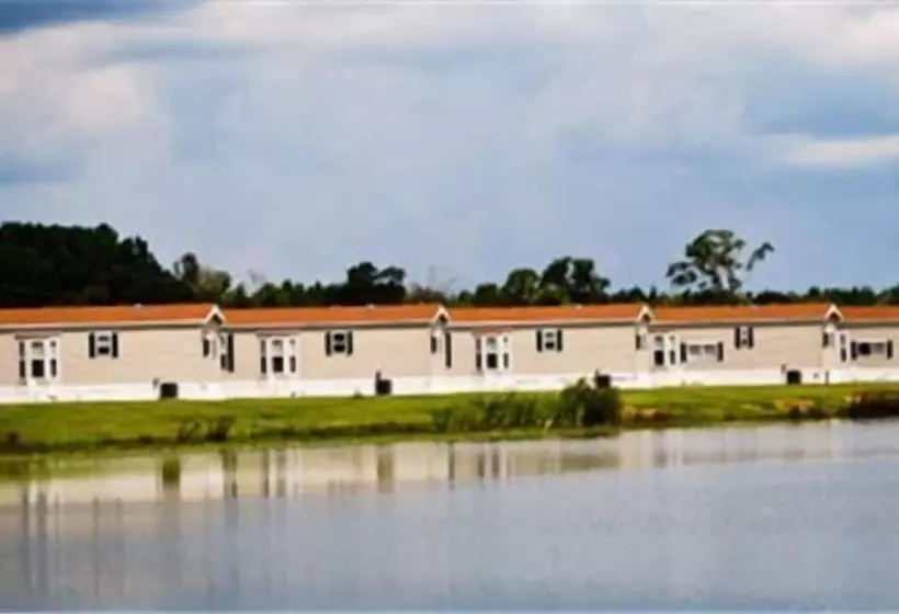 فندق Red Shoes Rv Park